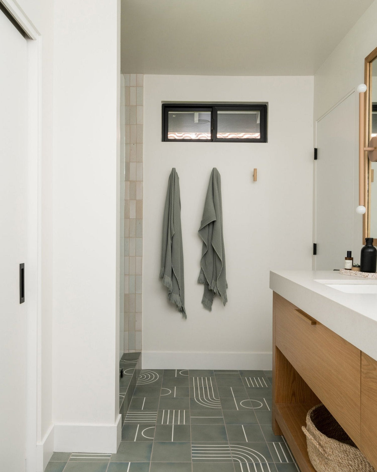 Strands Sss Mixed Field Tang Blue Accent Ivory Cement Tile 8x8 In Stock